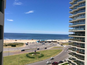 Parquemar Center PRIMERA LINEA FRENTE AL MAR Piso 8 LOS DEDOS Garage y amenities